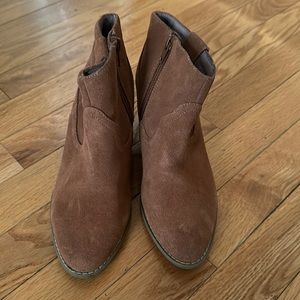 Vionic Orthaheel Upright Windom brown suede boots Women’s size 5